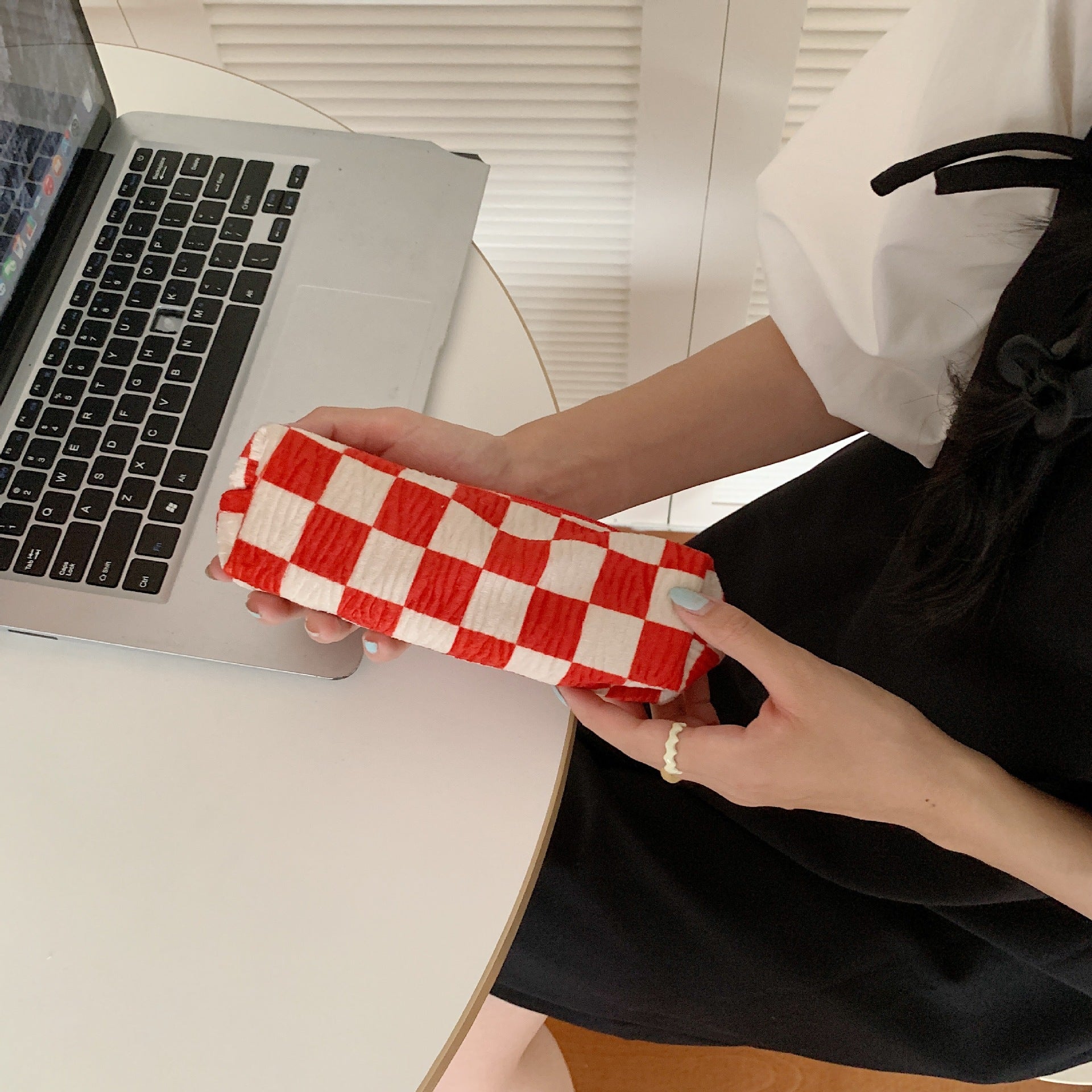 Wholesale Handheld Velvet Pen Bags